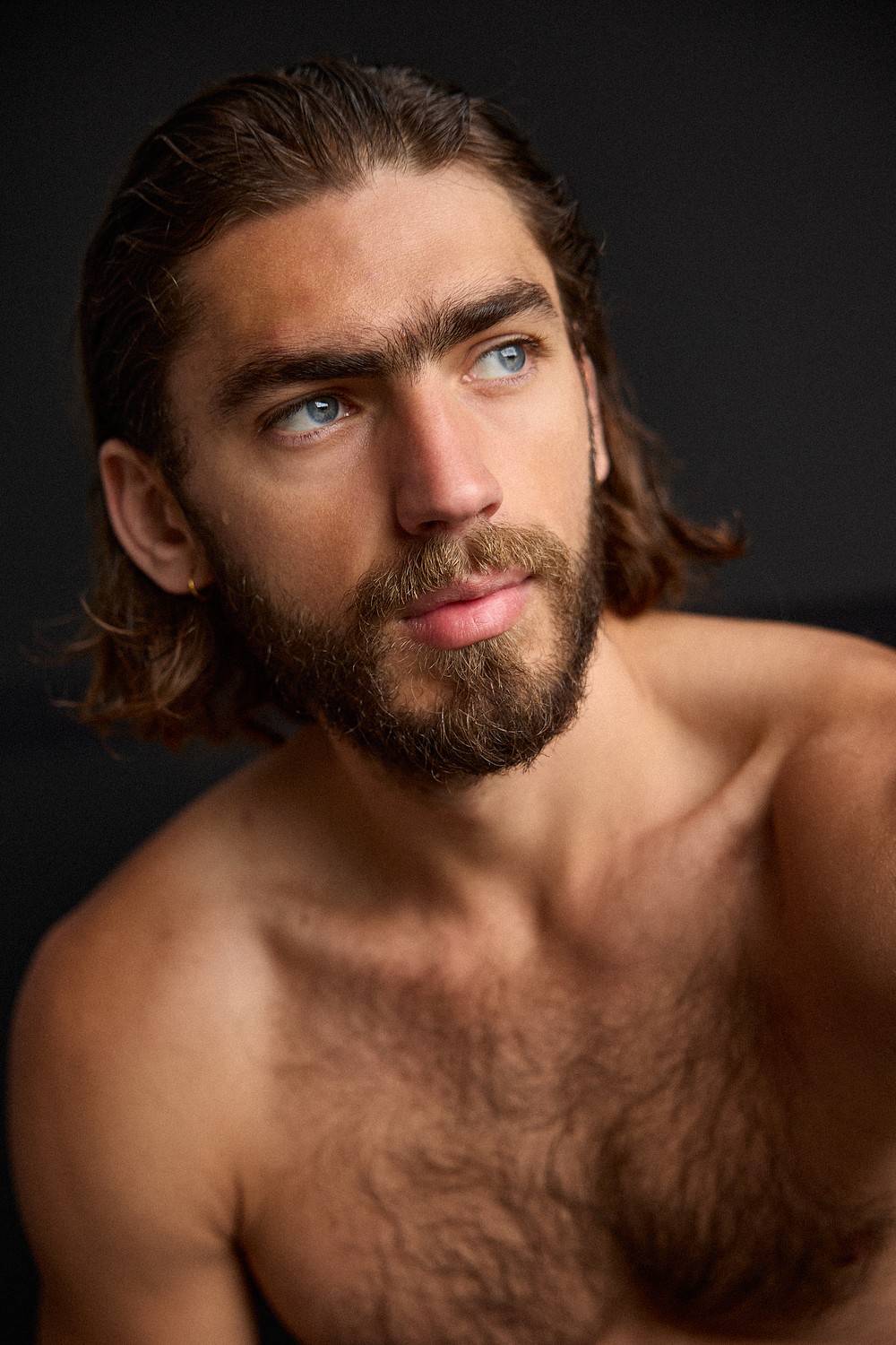 Swan Ayada shirtless portrait, blue eyes, dark background
